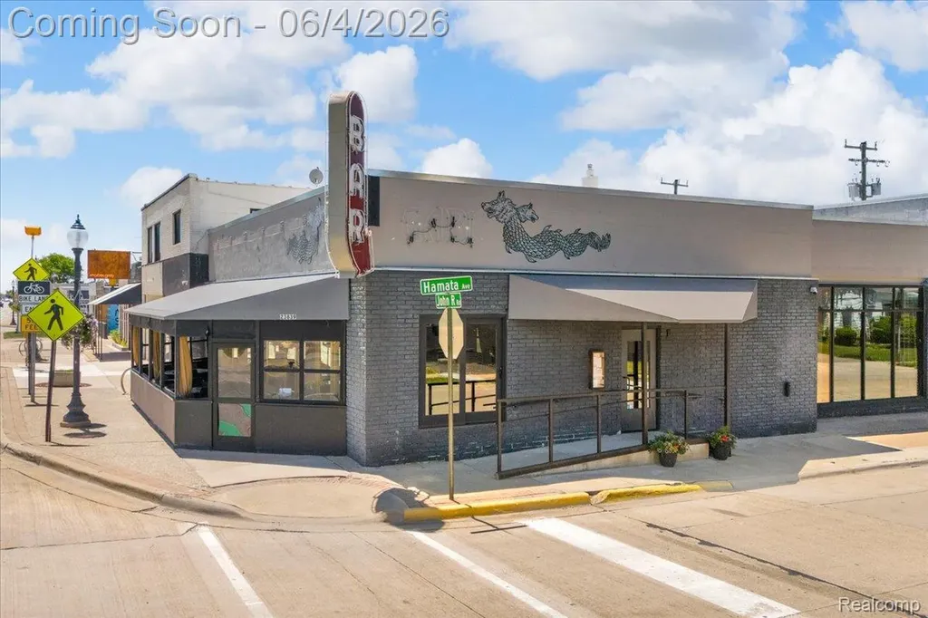 63 W Mahan Avenue Hazel Park City MI 48030