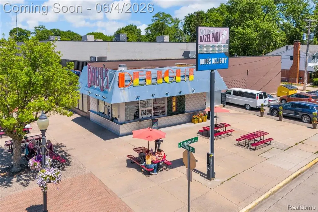 63 W Mahan Avenue Hazel Park City MI 48030