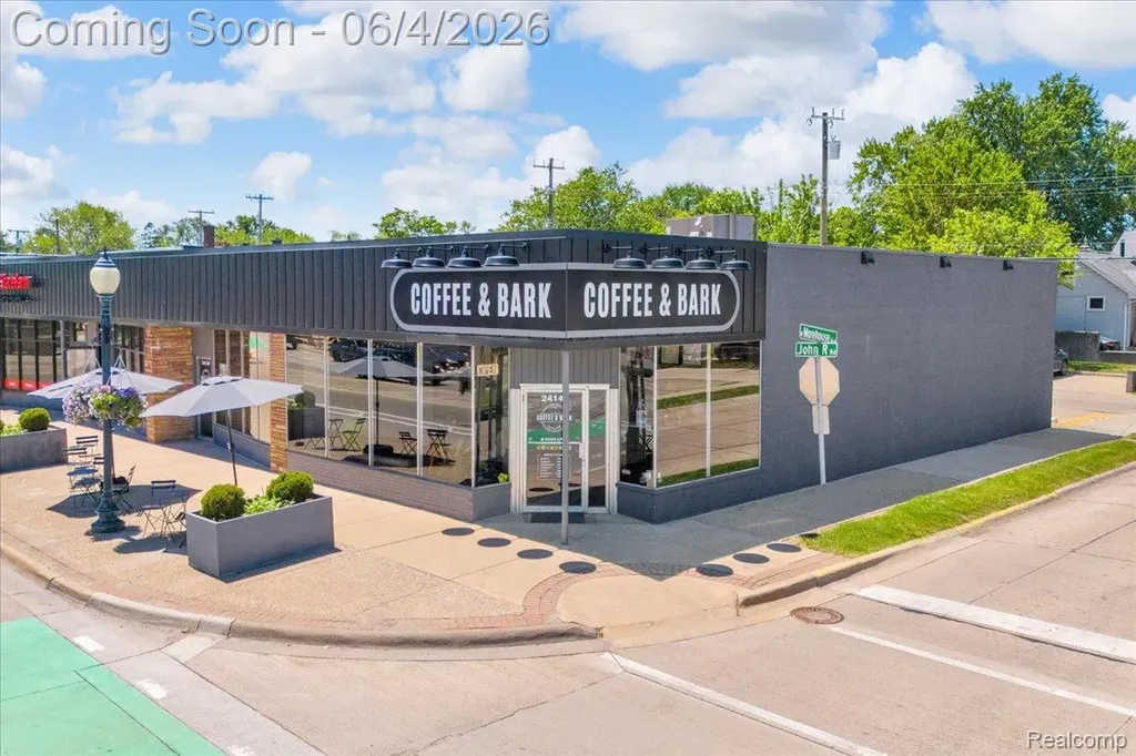 63 W Mahan Avenue Hazel Park City MI 48030