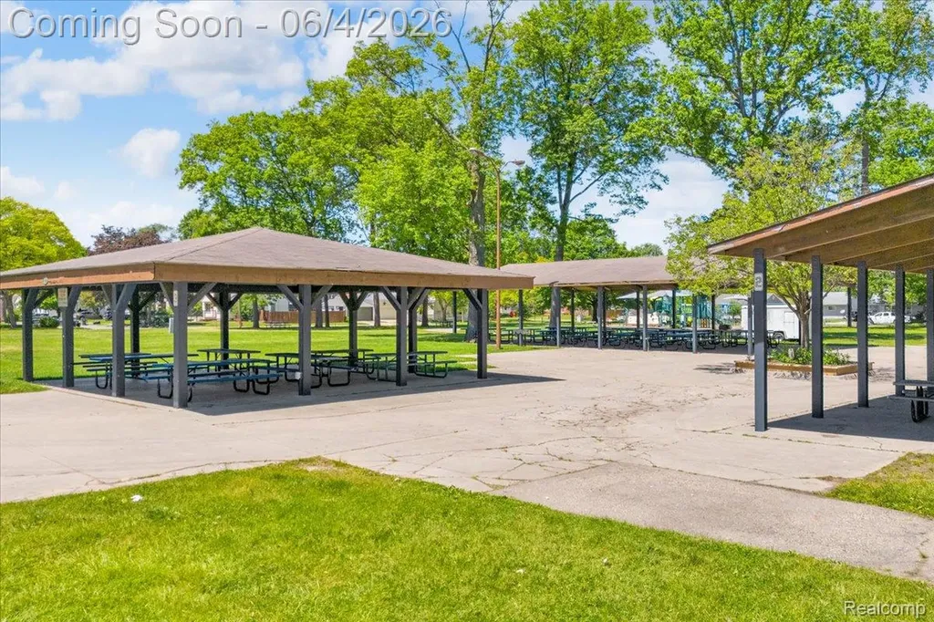 63 W Mahan Avenue Hazel Park City MI 48030