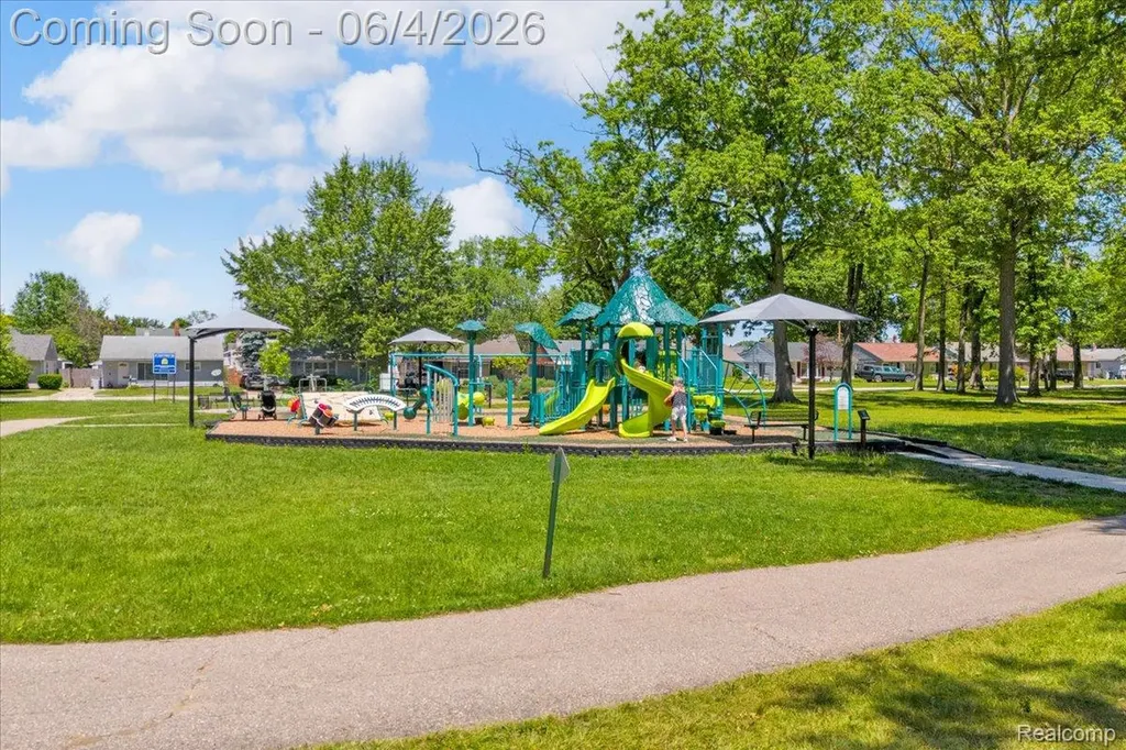 63 W Mahan Avenue Hazel Park City MI 48030