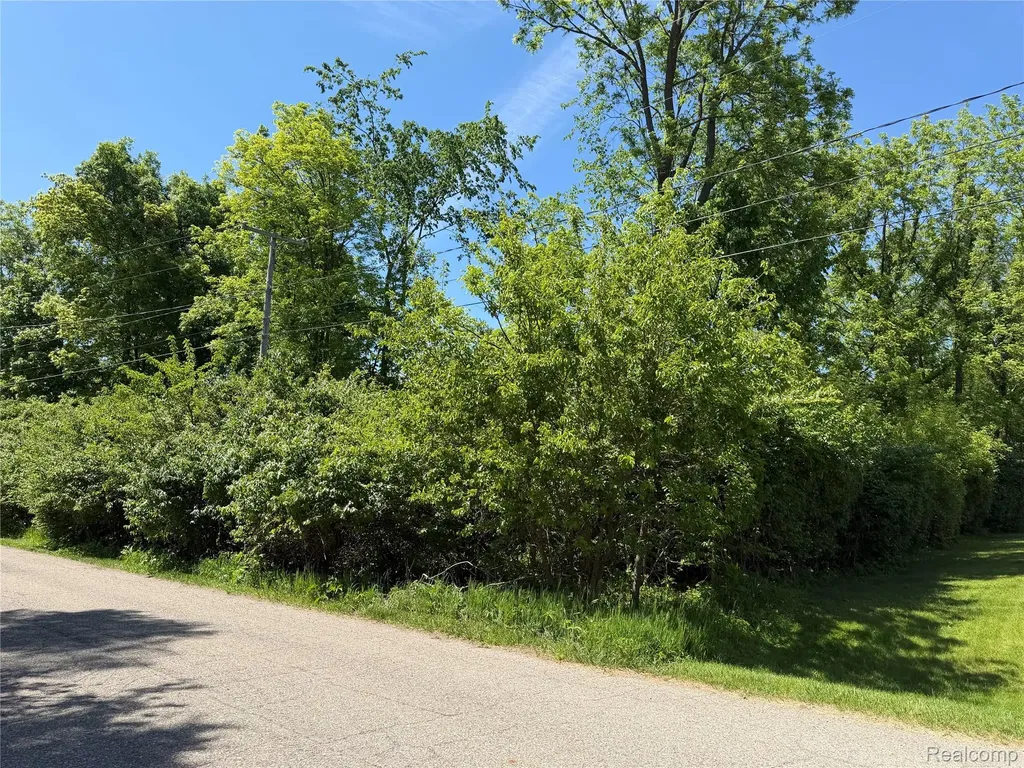 V/l Claremont Circle Columbia Township MI 49230