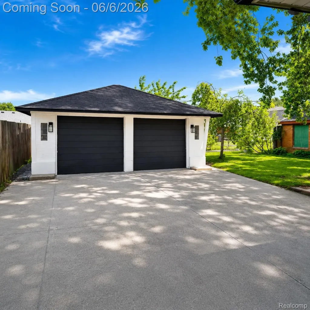 21633 Winshall Street St. Clair Shores City MI 48081