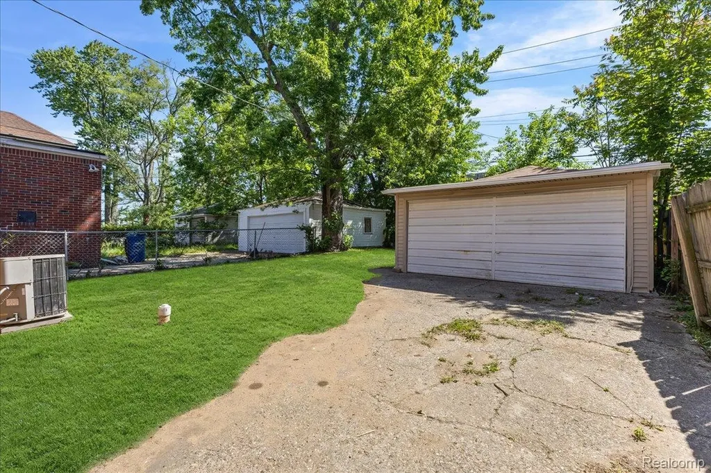 18942 Santa Rosa Drive Detroit City MI 48221
