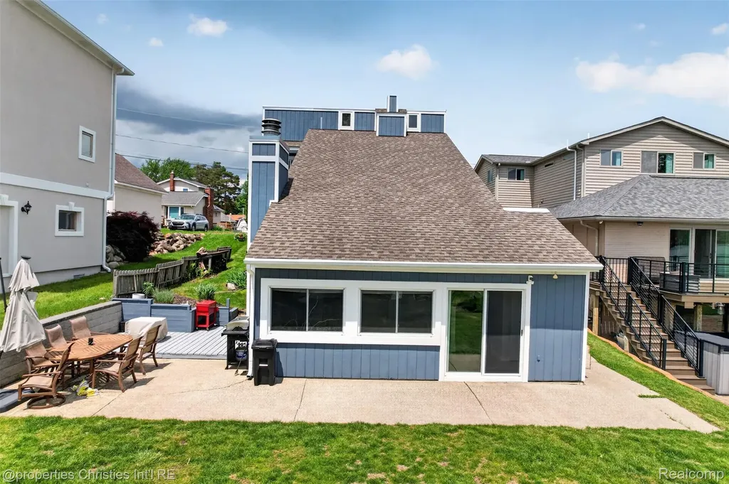10219 Lakeside Drive White Lake Charter Township MI 48386