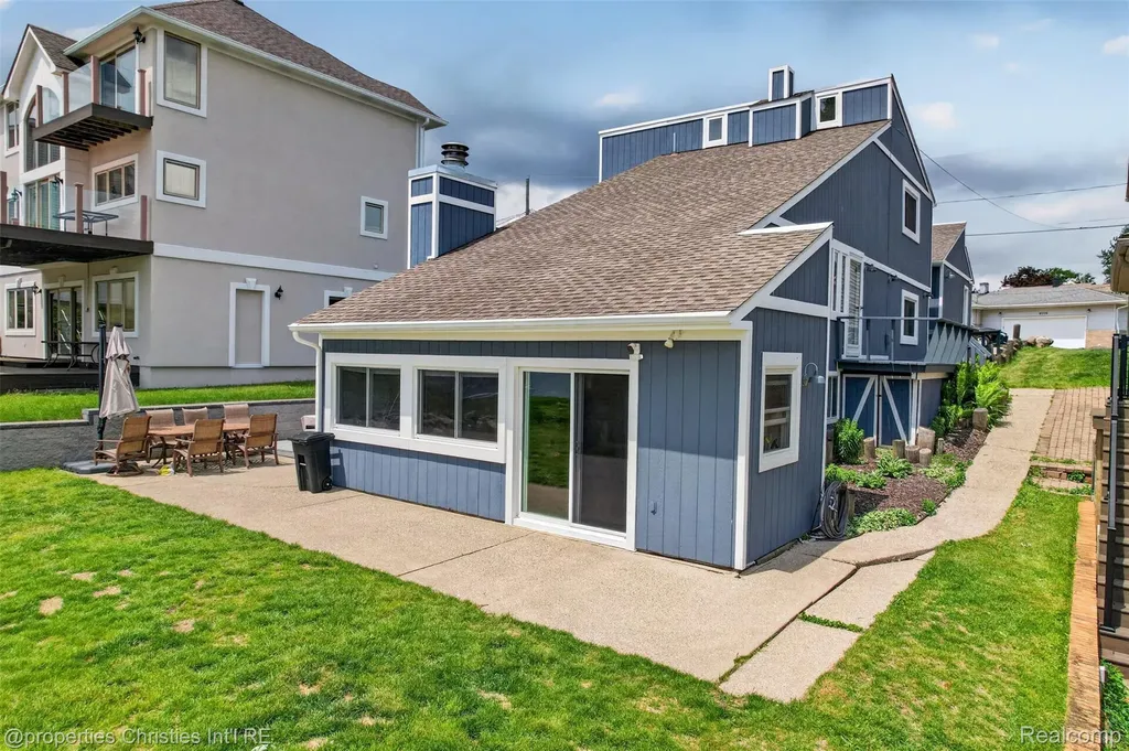10219 Lakeside Drive White Lake Charter Township MI 48386