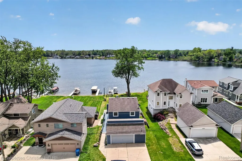 10219 Lakeside Drive White Lake Charter Township MI 48386