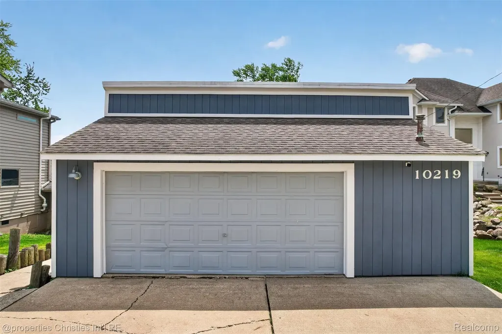10219 Lakeside Drive White Lake Charter Township MI 48386