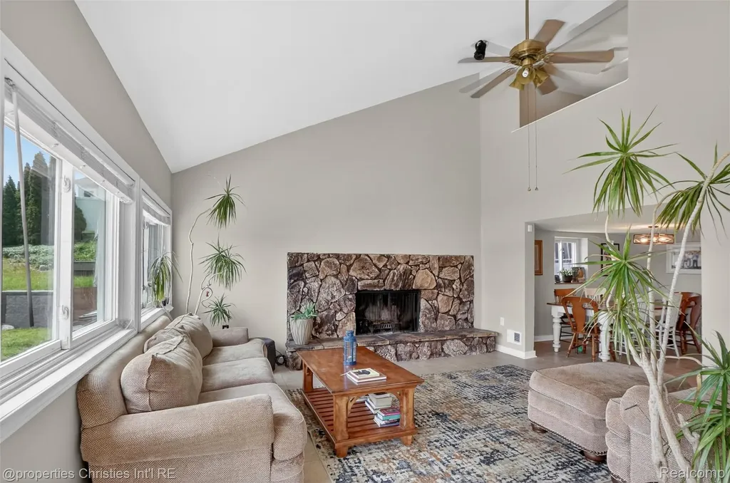 10219 Lakeside Drive White Lake Charter Township MI 48386