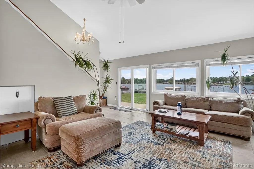 10219 Lakeside Drive White Lake Charter Township MI 48386