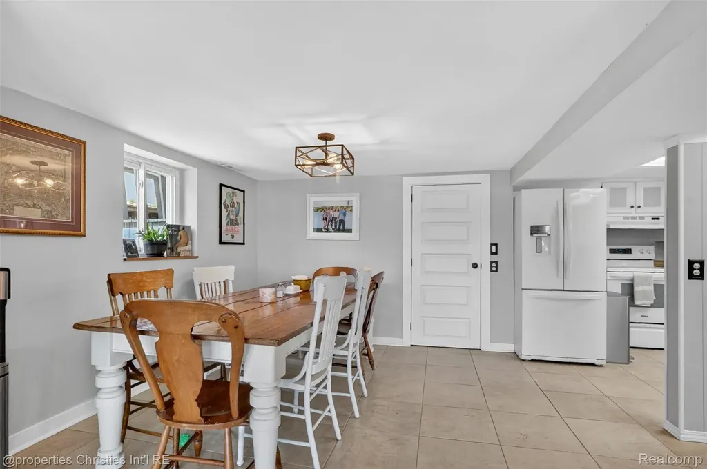 10219 Lakeside Drive White Lake Charter Township MI 48386