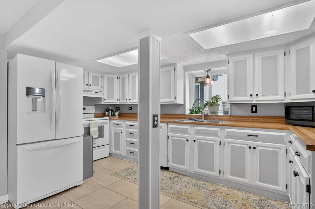 10219 Lakeside Drive White Lake Charter Township MI 48386