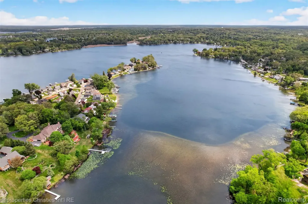 10219 Lakeside Drive White Lake Charter Township MI 48386