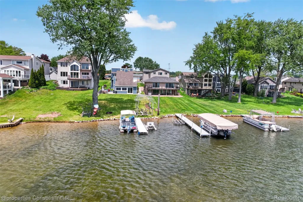 10219 Lakeside Drive White Lake Charter Township MI 48386