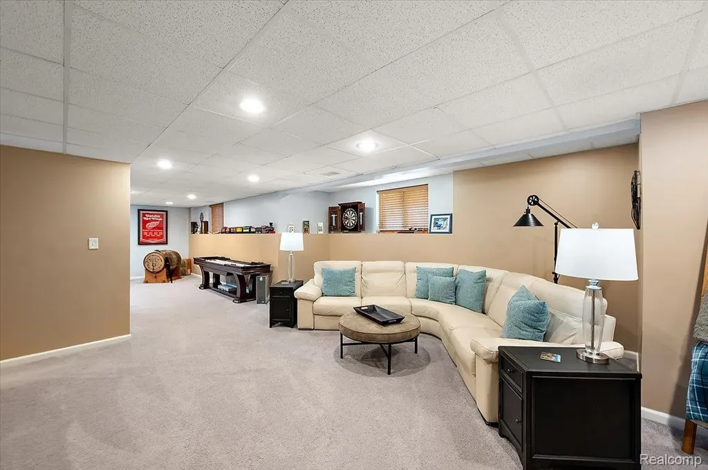 4366 S Lake Lane Shelby Charter Township MI 48316