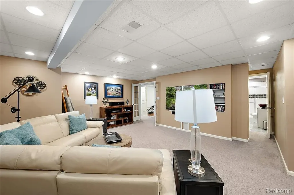 4366 S Lake Lane Shelby Charter Township MI 48316