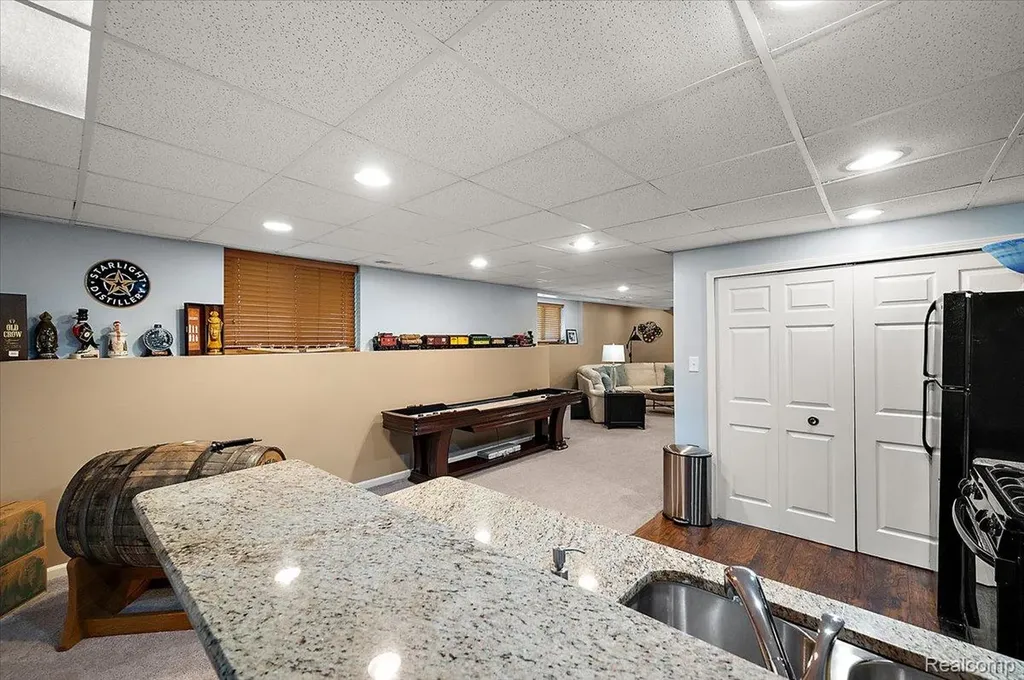 4366 S Lake Lane Shelby Charter Township MI 48316