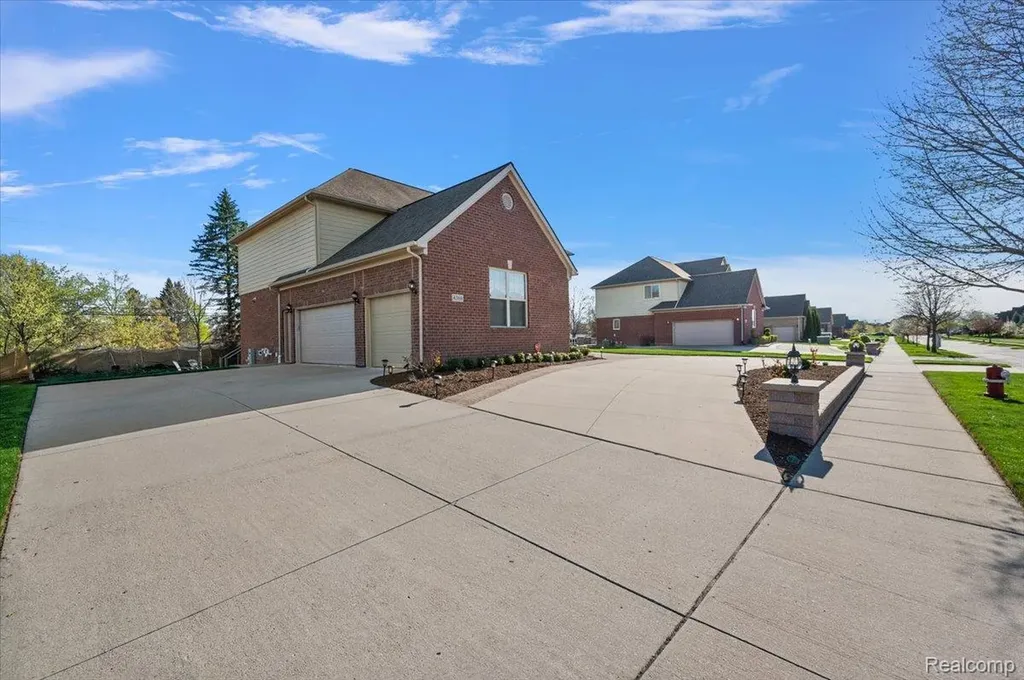4366 S Lake Lane Shelby Charter Township MI 48316
