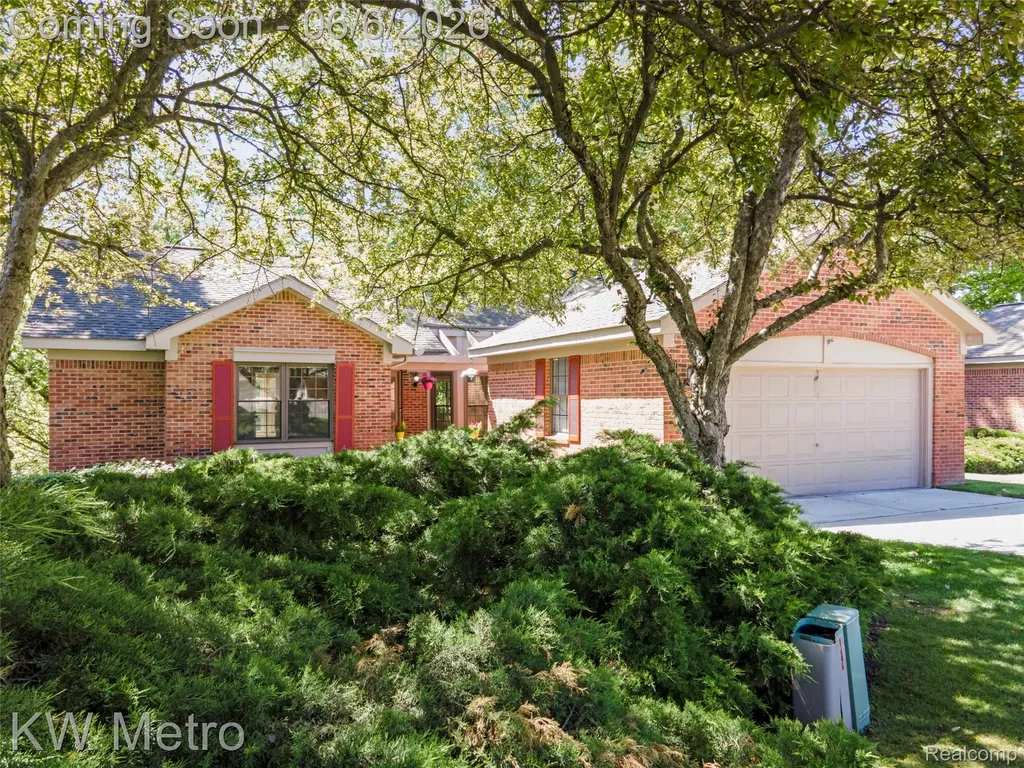 7348 Meadowridge Circle West Bloomfield Charter Township MI 48322