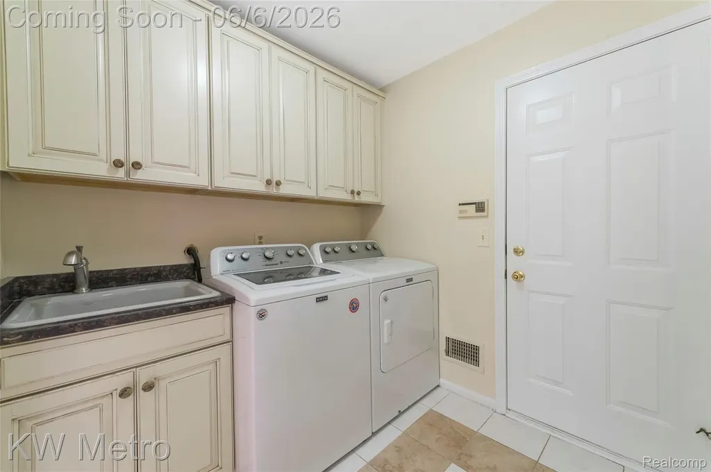 7348 Meadowridge Circle West Bloomfield Charter Township MI 48322
