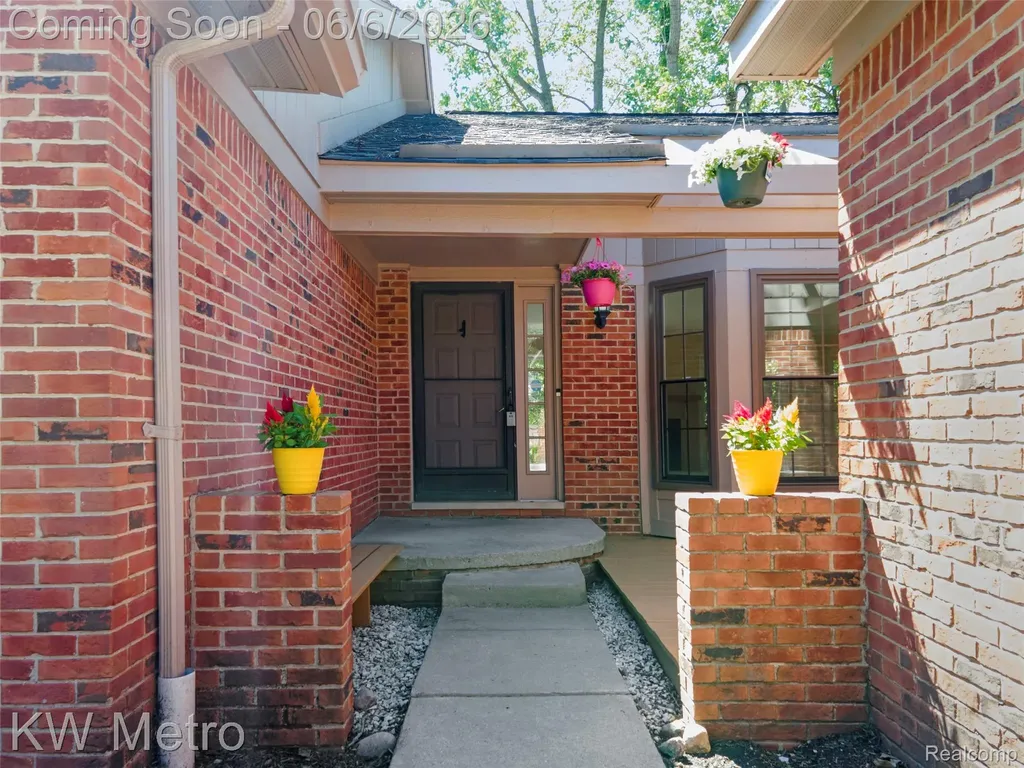 7348 Meadowridge Circle West Bloomfield Charter Township MI 48322