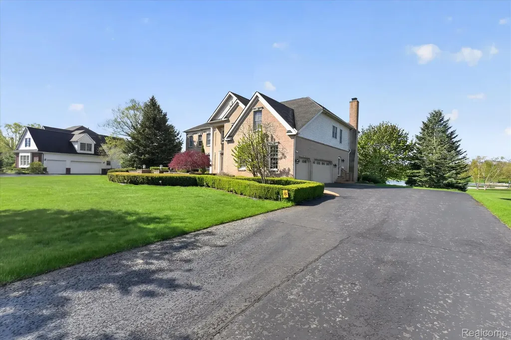 1595 Boulder Lake Drive Milford Charter Township MI 48380