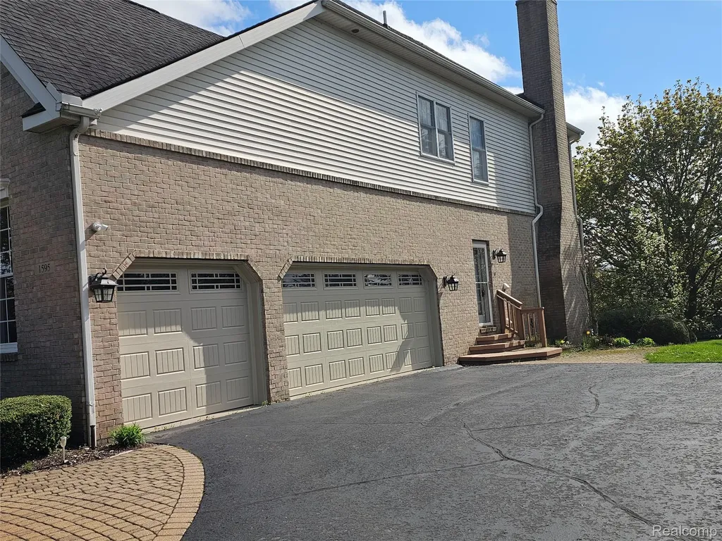 1595 Boulder Lake Drive Milford Charter Township MI 48380