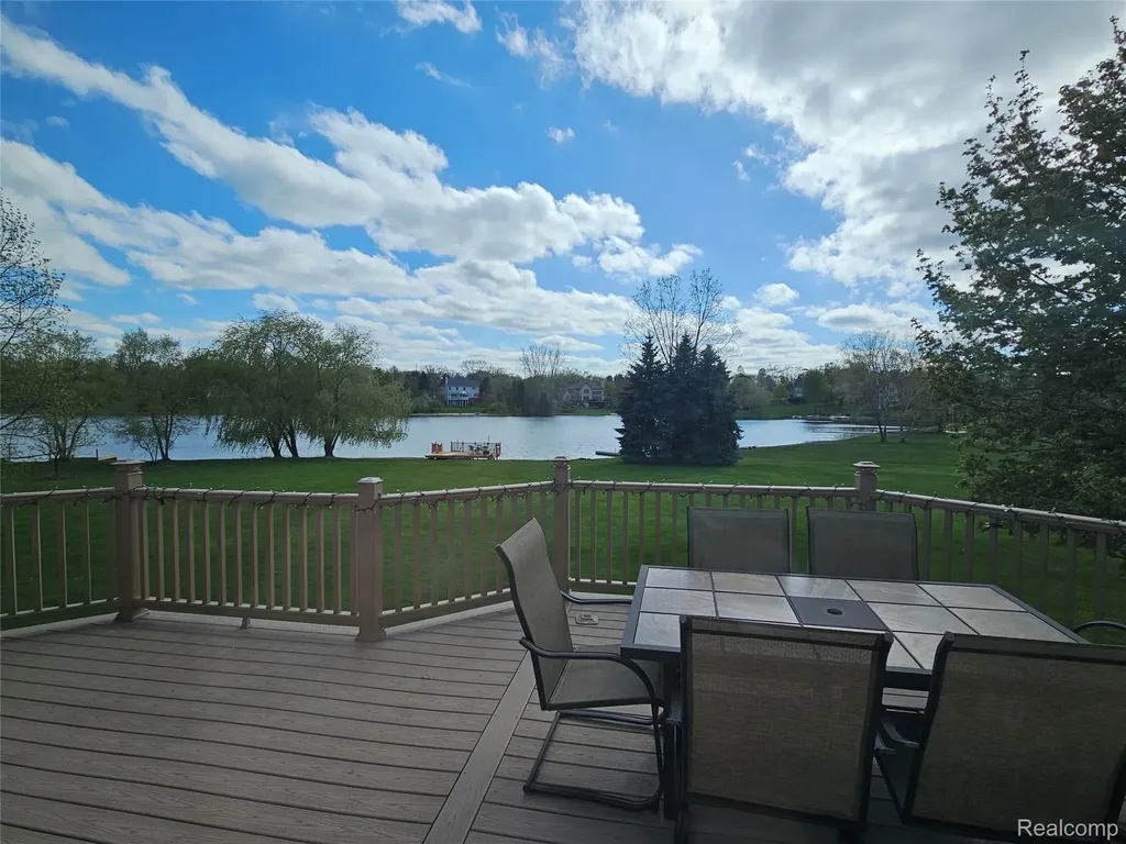 1595 Boulder Lake Drive Milford Charter Township MI 48380