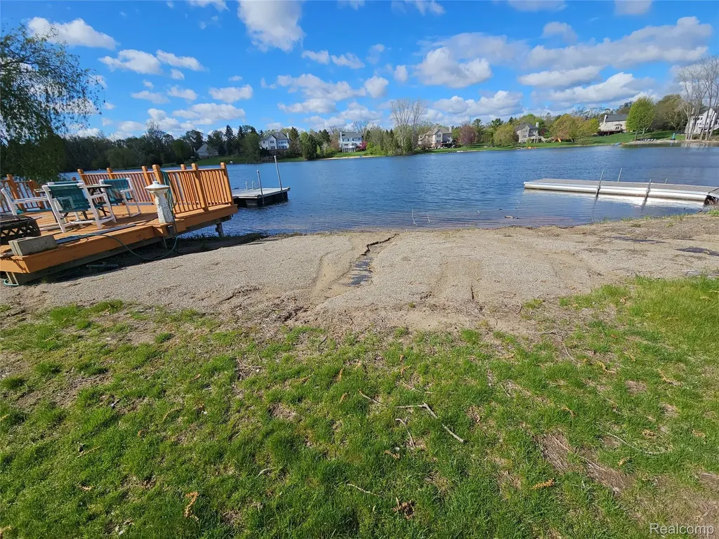 1595 Boulder Lake Drive Milford Charter Township MI 48380