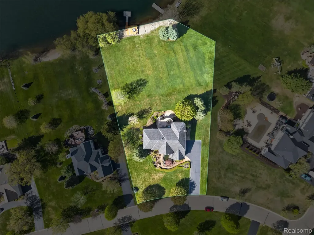 1595 Boulder Lake Drive Milford Charter Township MI 48380