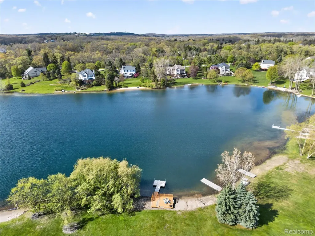 1595 Boulder Lake Drive Milford Charter Township MI 48380