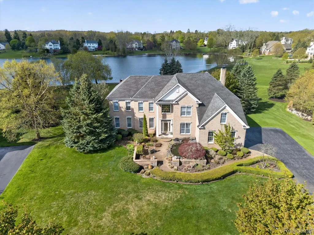 1595 Boulder Lake Drive Milford Charter Township MI 48380