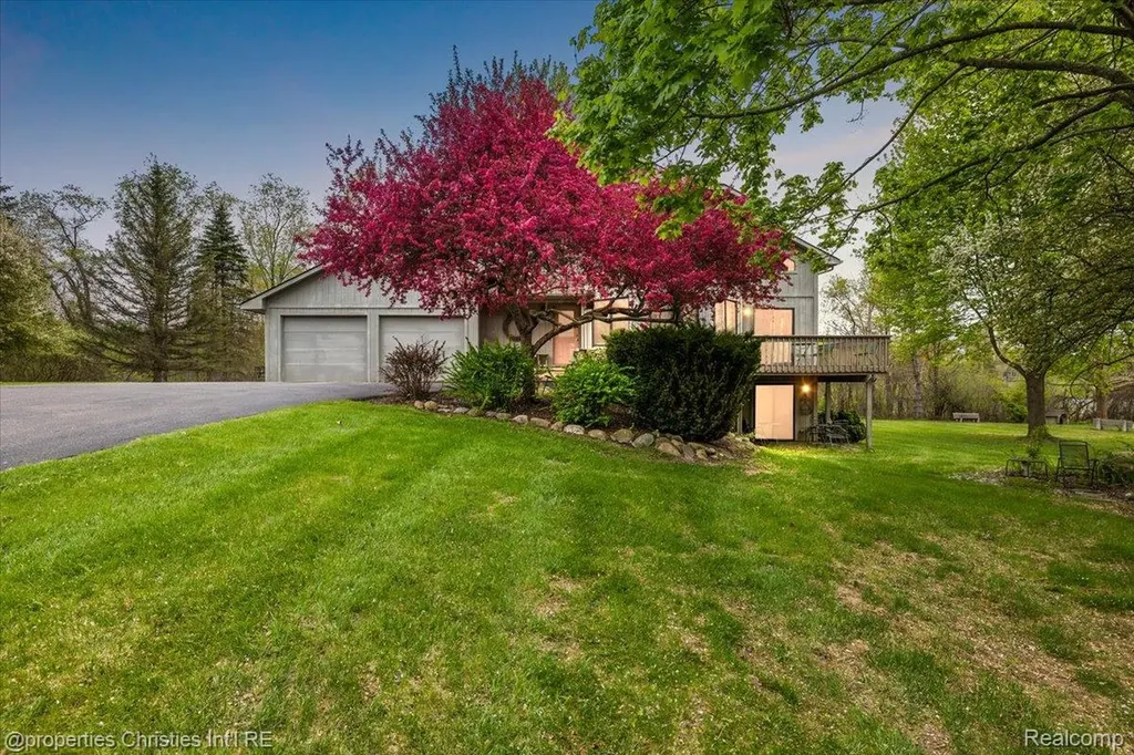 6175 Tripp Road Groveland Township MI 48442
