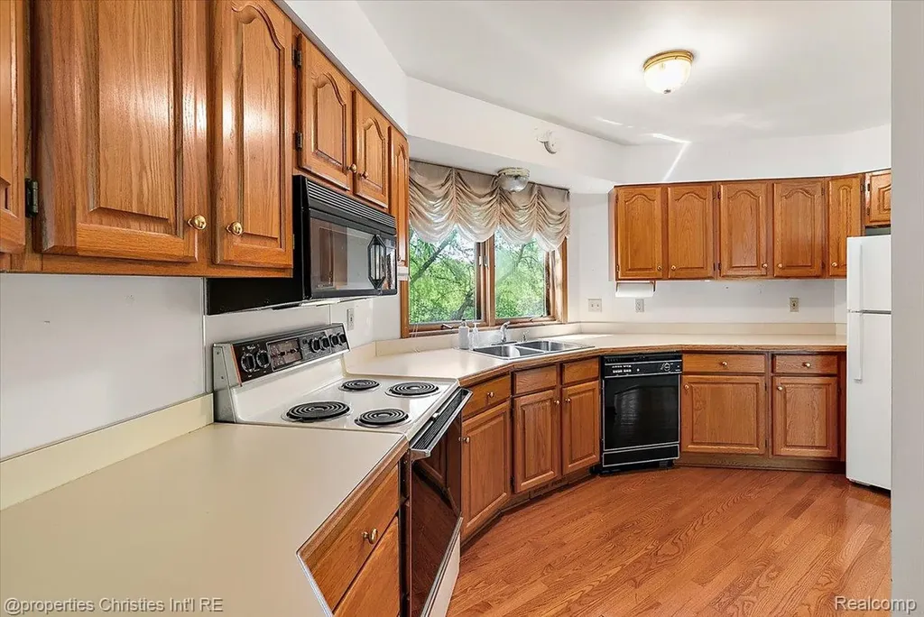 6175 Tripp Road Groveland Township MI 48442
