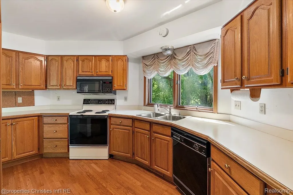 6175 Tripp Road Groveland Township MI 48442