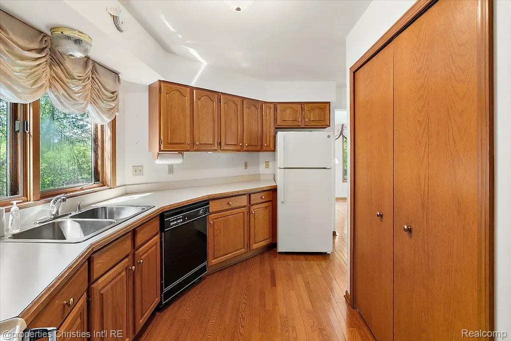 6175 Tripp Road Groveland Township MI 48442