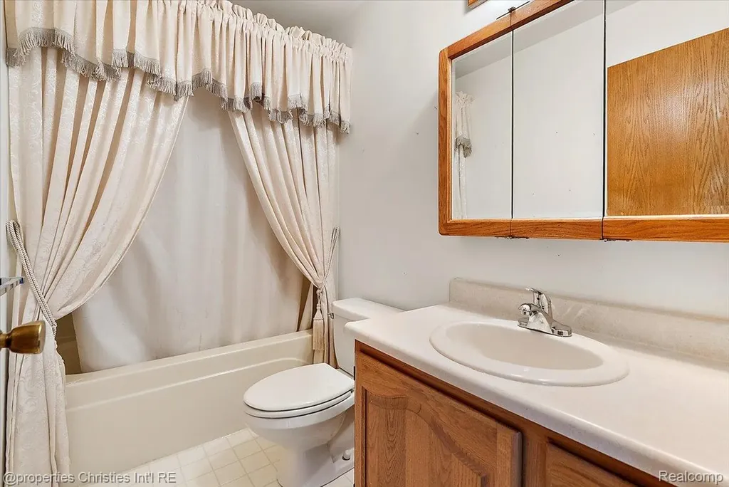 6175 Tripp Road Groveland Township MI 48442