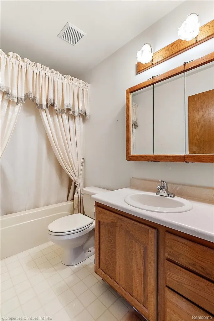 6175 Tripp Road Groveland Township MI 48442