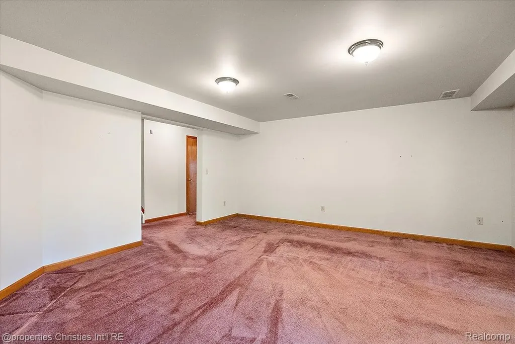 6175 Tripp Road Groveland Township MI 48442