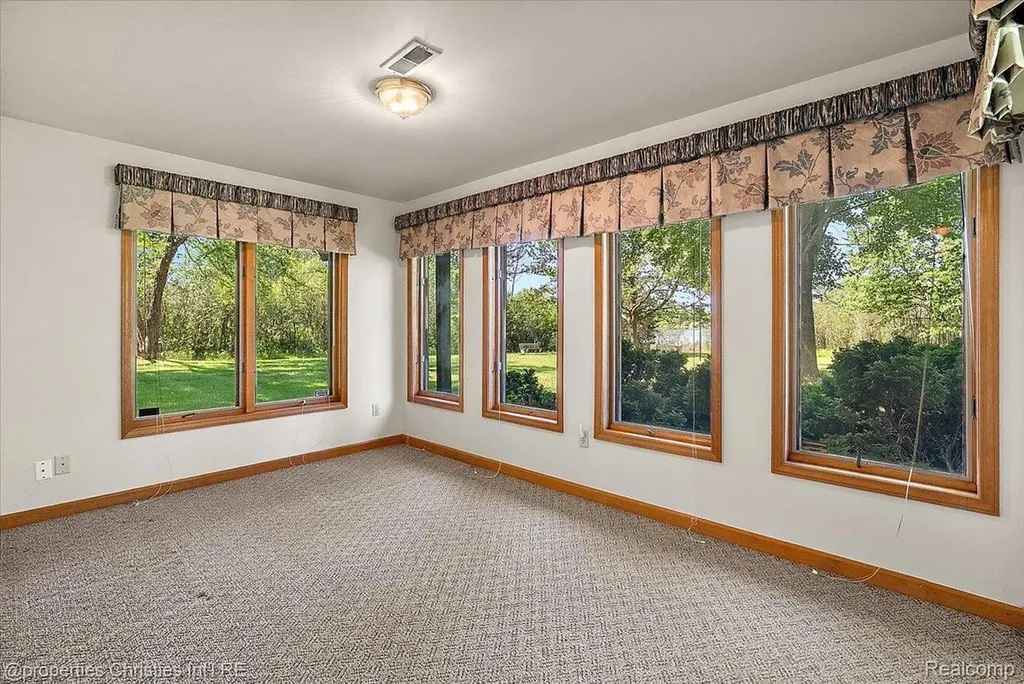 6175 Tripp Road Groveland Township MI 48442