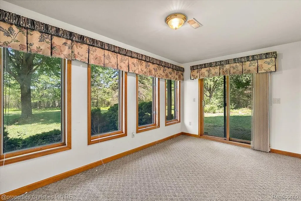 6175 Tripp Road Groveland Township MI 48442