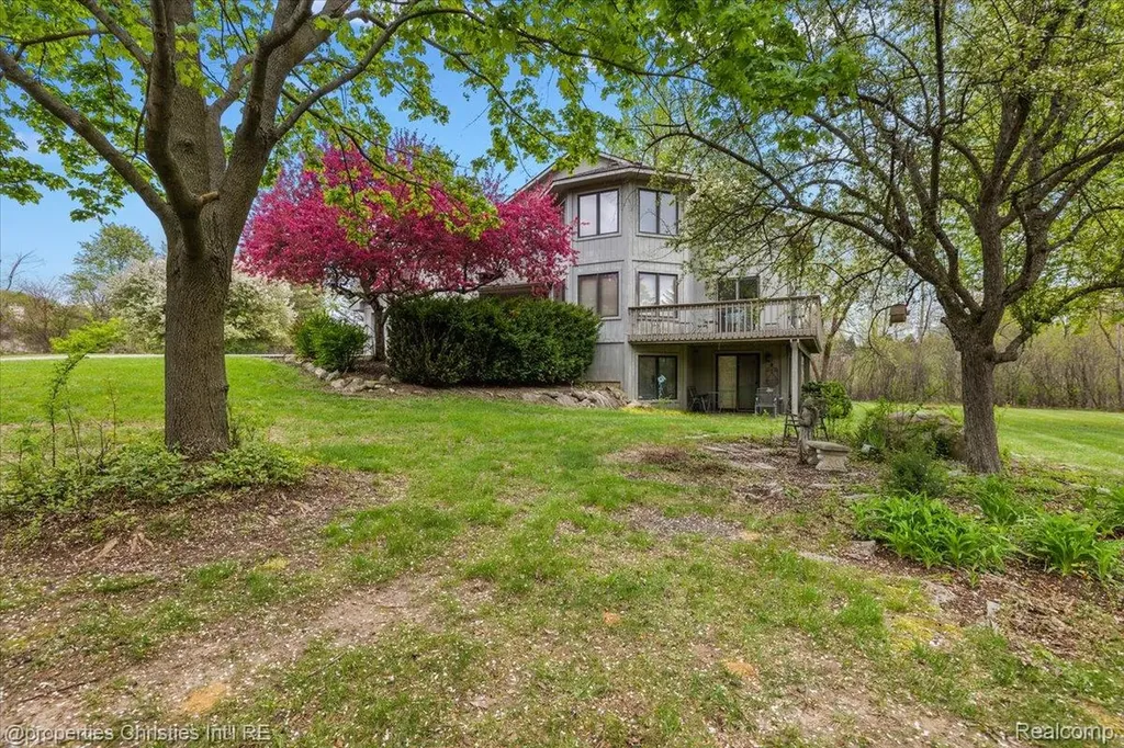 6175 Tripp Road Groveland Township MI 48442