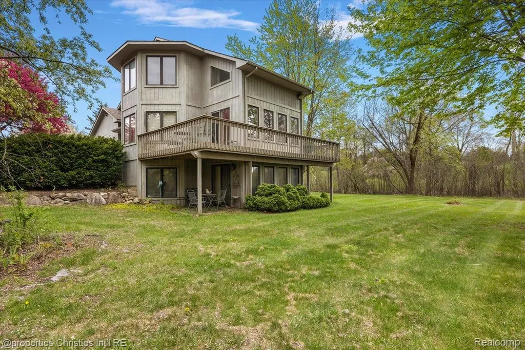 6175 Tripp Road Groveland Township MI 48442