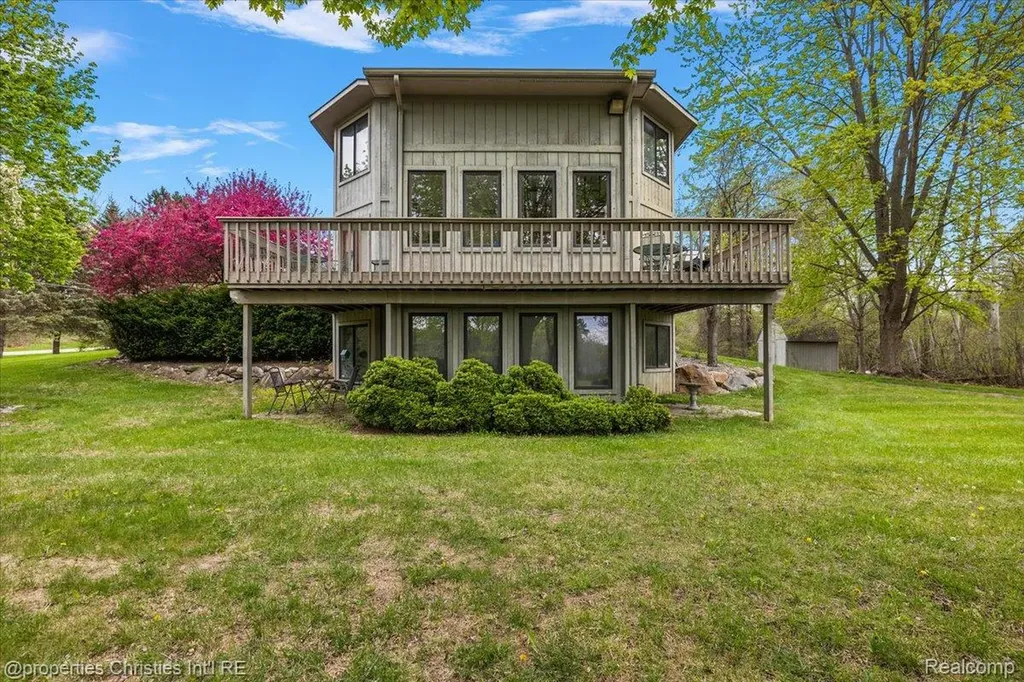 6175 Tripp Road Groveland Township MI 48442