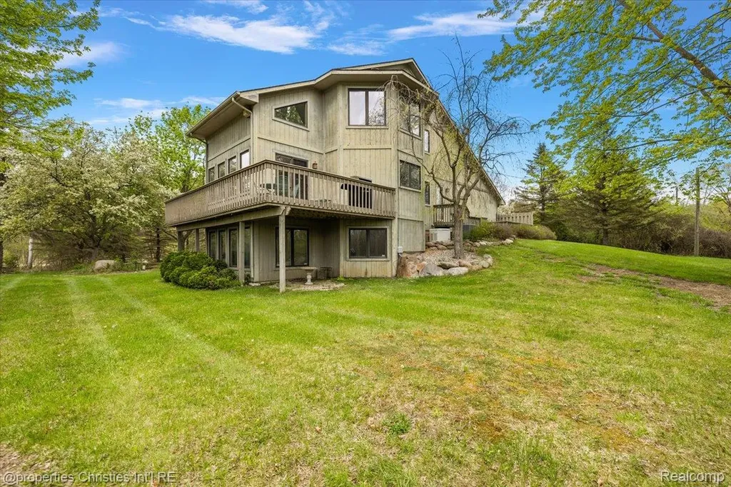 6175 Tripp Road Groveland Township MI 48442