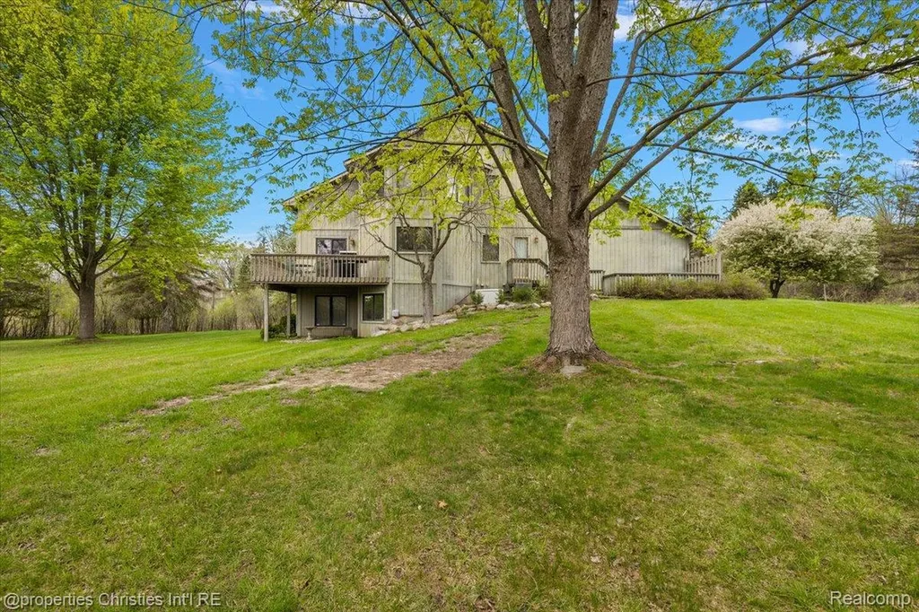 6175 Tripp Road Groveland Township MI 48442