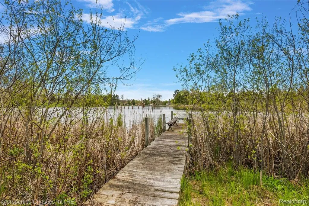 6175 Tripp Road Groveland Township MI 48442
