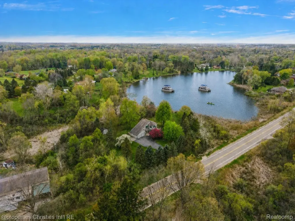 6175 Tripp Road Groveland Township MI 48442