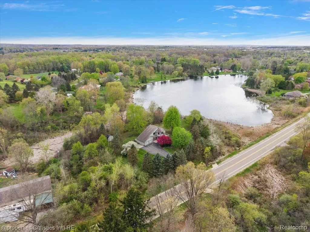 6175 Tripp Road Groveland Township MI 48442