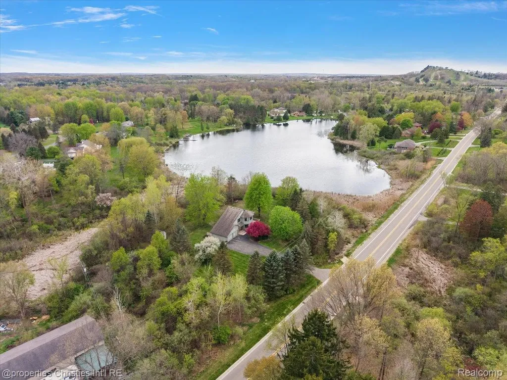 6175 Tripp Road Groveland Township MI 48442